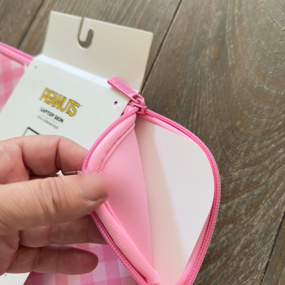Peanuts Pink Plaid Laptop Sleeve - Picture 3 of 3